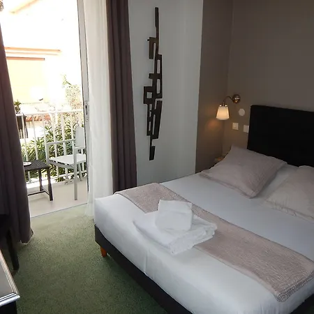 Miramar- Cap D'antibes - La Garoupe מלון 3*