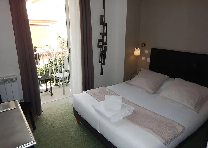 Miramar- Cap D'antibes - La Garoupe Hotel 3*